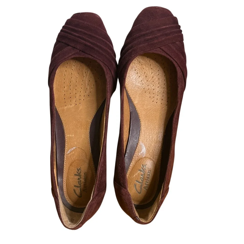 Clarks Artisan Burgundy Suede Pleated Ballet Flats Womens Size 6M Comfort Casual